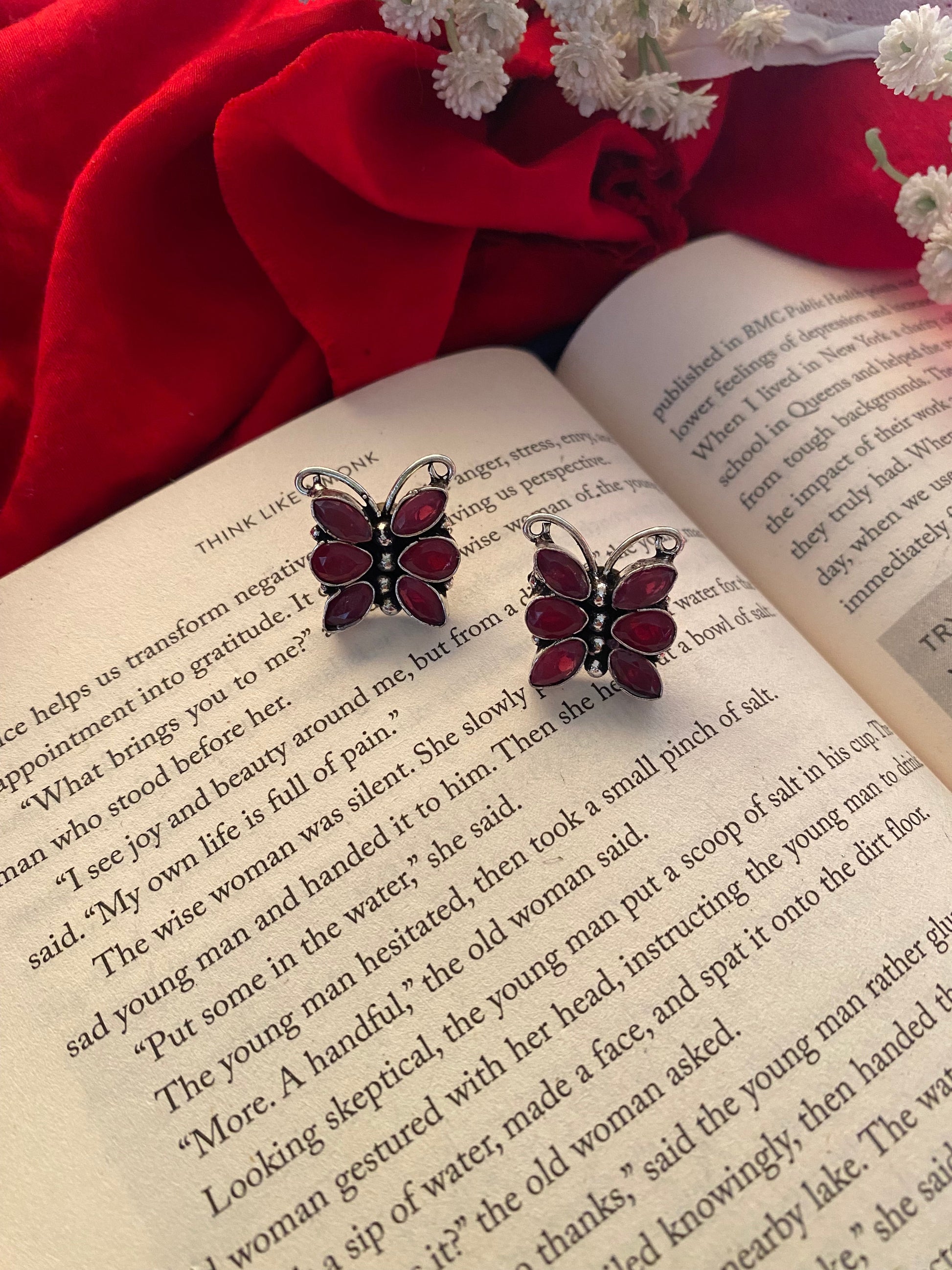 TITLI STUDS Gehnacollections